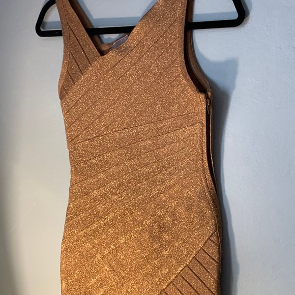 Absolutely Stunning Designer Dress - Picture 3 of 6